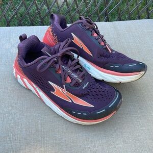 Altra W's Torin 4 size 7.5, Plum Coral